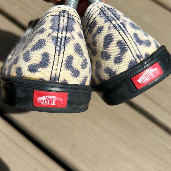 VANS Cheetah Print Lace-Up Sneakers Tan and Grey/Muted Black | Ladies Size 7 - Picture 2 of 8